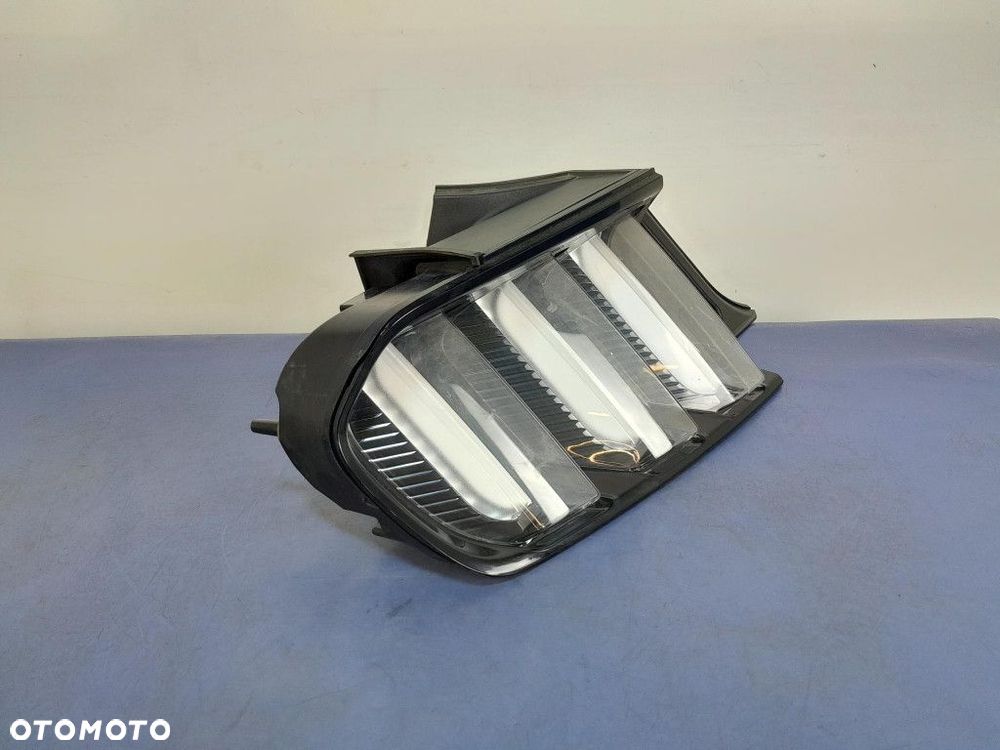 FORD MUSTANG MK VI LAMPA TYŁ LEWA FR3B-13B505-A - 2