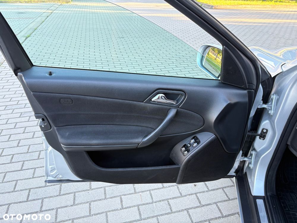 Mercedes-Benz Klasa C 200 CDI Elegance - 20