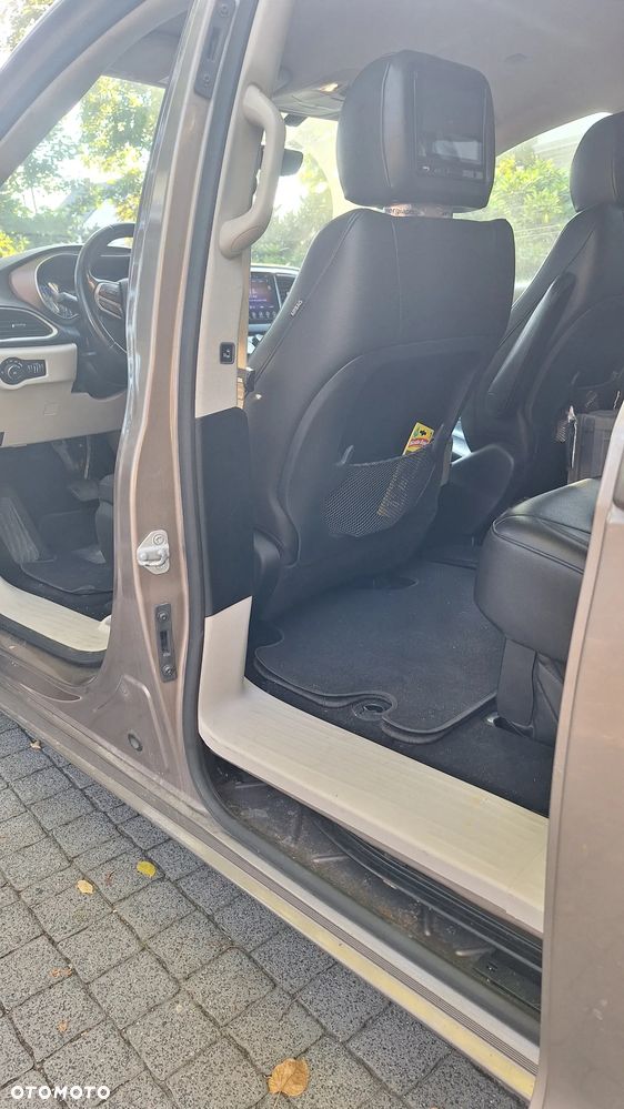 Chrysler Pacifica - 3