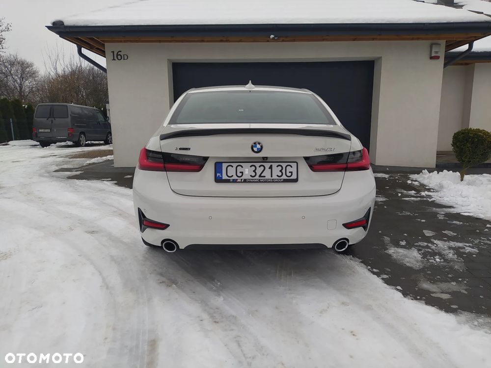 BMW Seria 3 330i Sport Line - 4