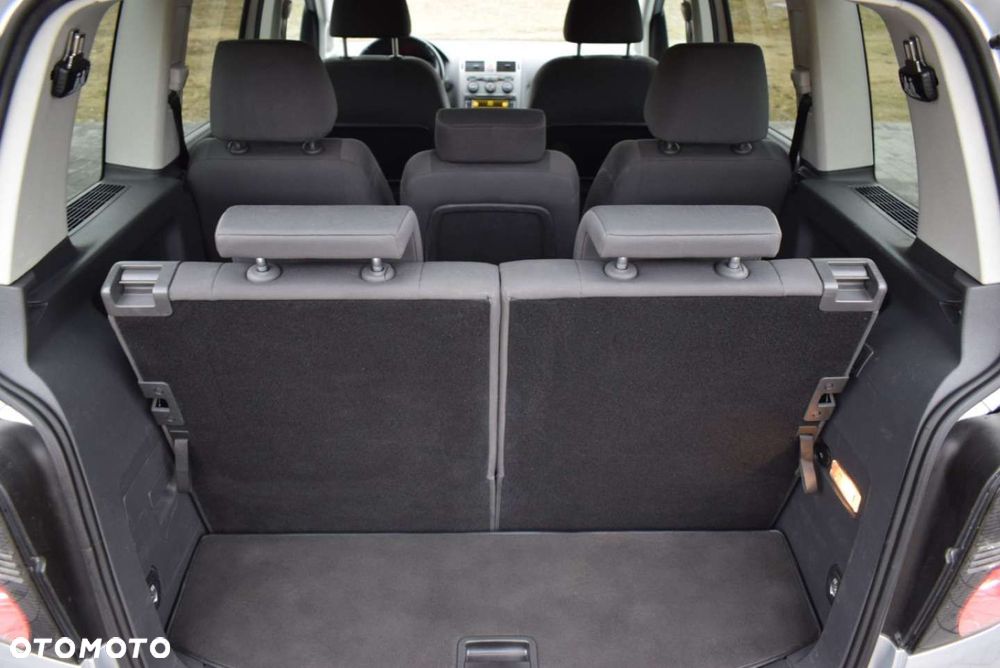 Volkswagen Touran - 11