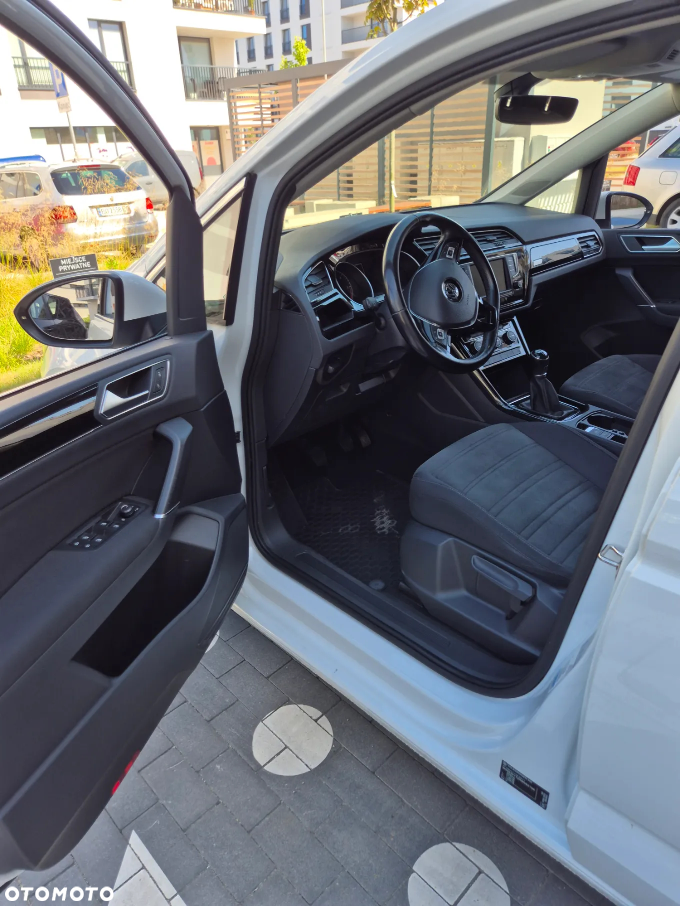 Volkswagen Touran 2.0 TDI BMT Highline - 25