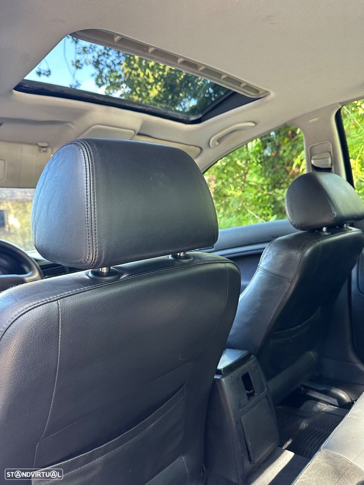 VW Passat 1.9 TDi Highline Tip - 25