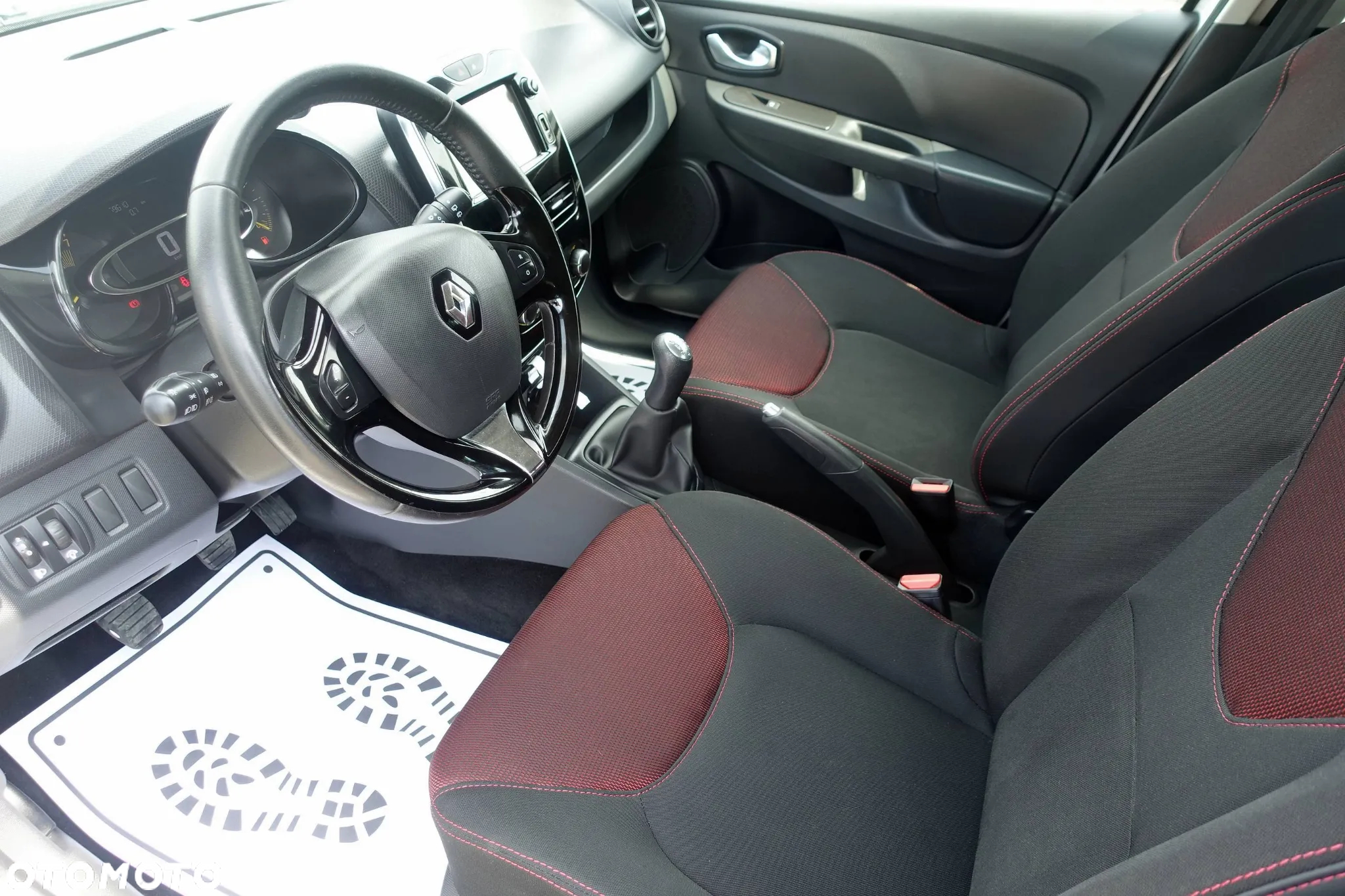 Renault Clio 1.2 16V 75 Expression - 9