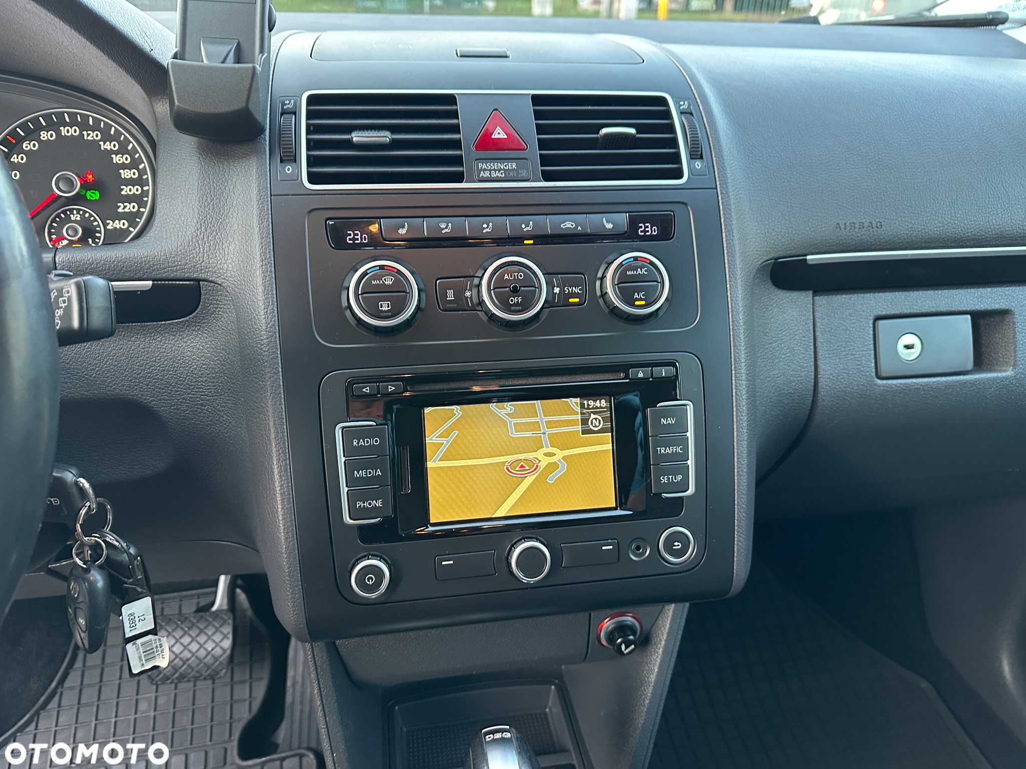 Volkswagen Touran 2.0 TDI DPF Highline DSG - 13
