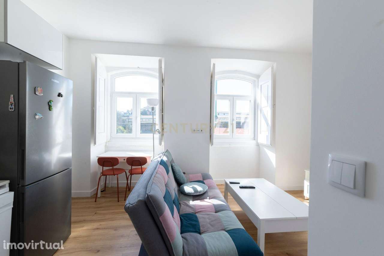 T1 com Vista Cidade em Camarate, arrendado até Maio 2027. - Grande imagem: 2/16