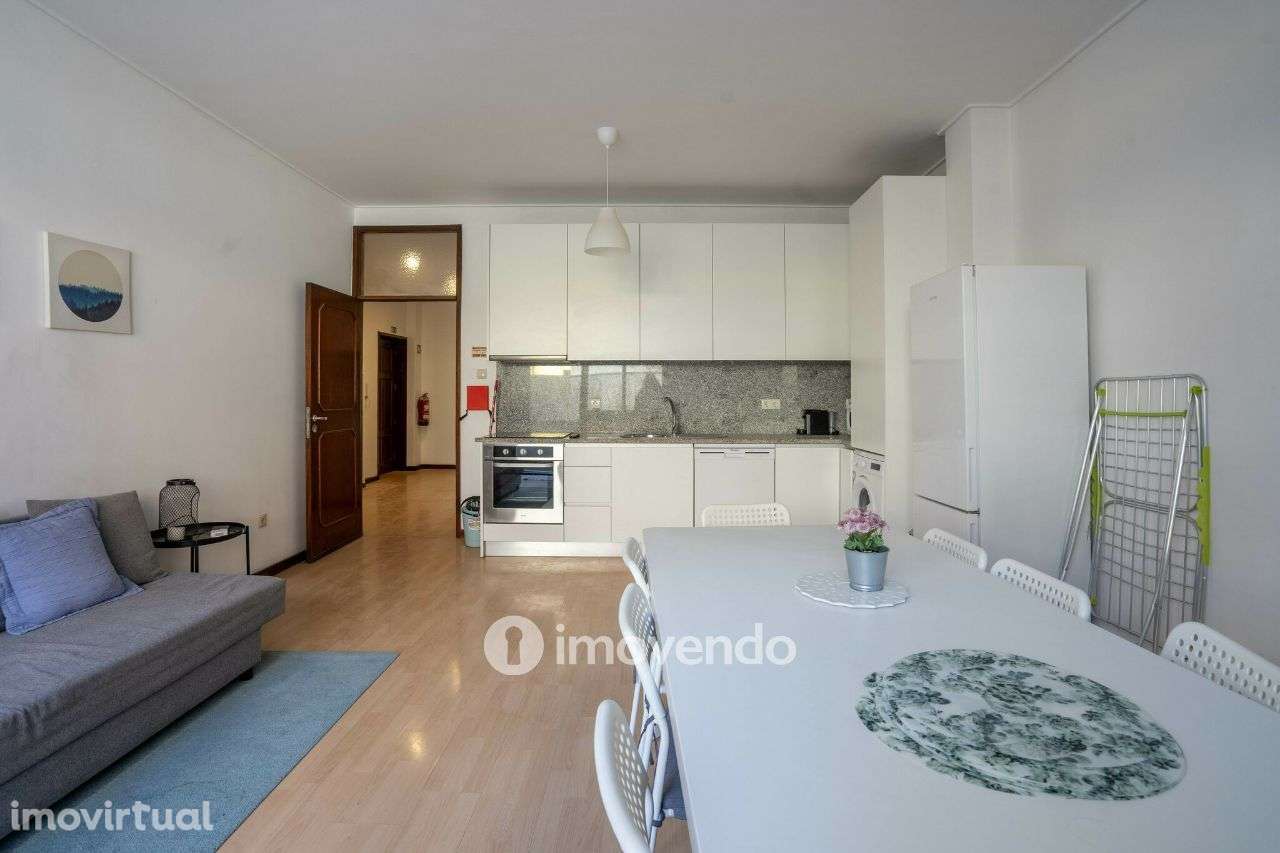 Apartamento T3, com duas varandas, em Paranhos, no centro do Porto - Grande imagem: 5/38