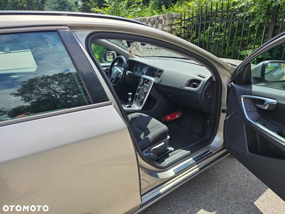 Volvo V60 D3 Kinetic - 4