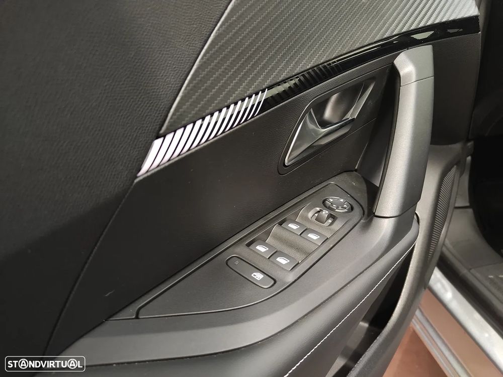 Peugeot e-2008 54 kWh Allure - 11