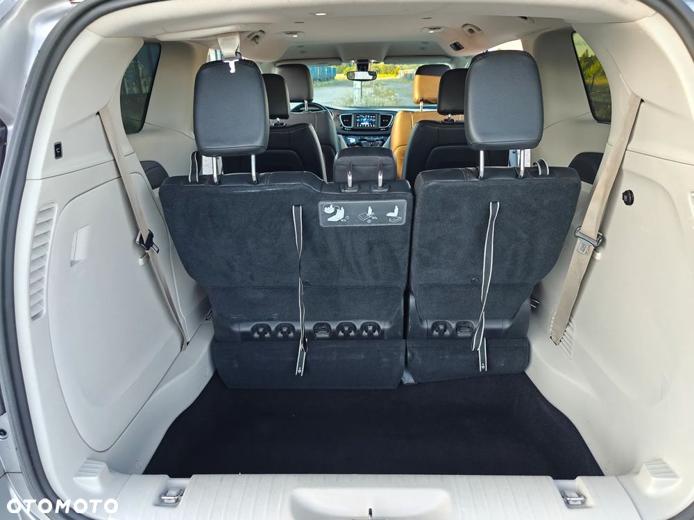 Chrysler Pacifica - 21