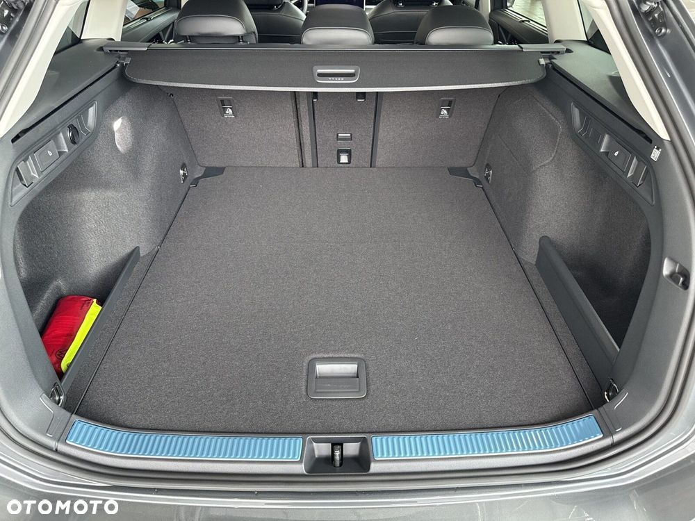 Volkswagen Passat Variant 2.0 TDI SCR Elegance DSG - 15