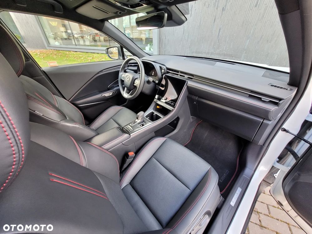 Lexus LBX 1.5 Hybrid Emotion - 4