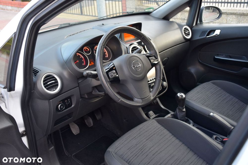 Opel Corsa 1.4 16V Edition - 10