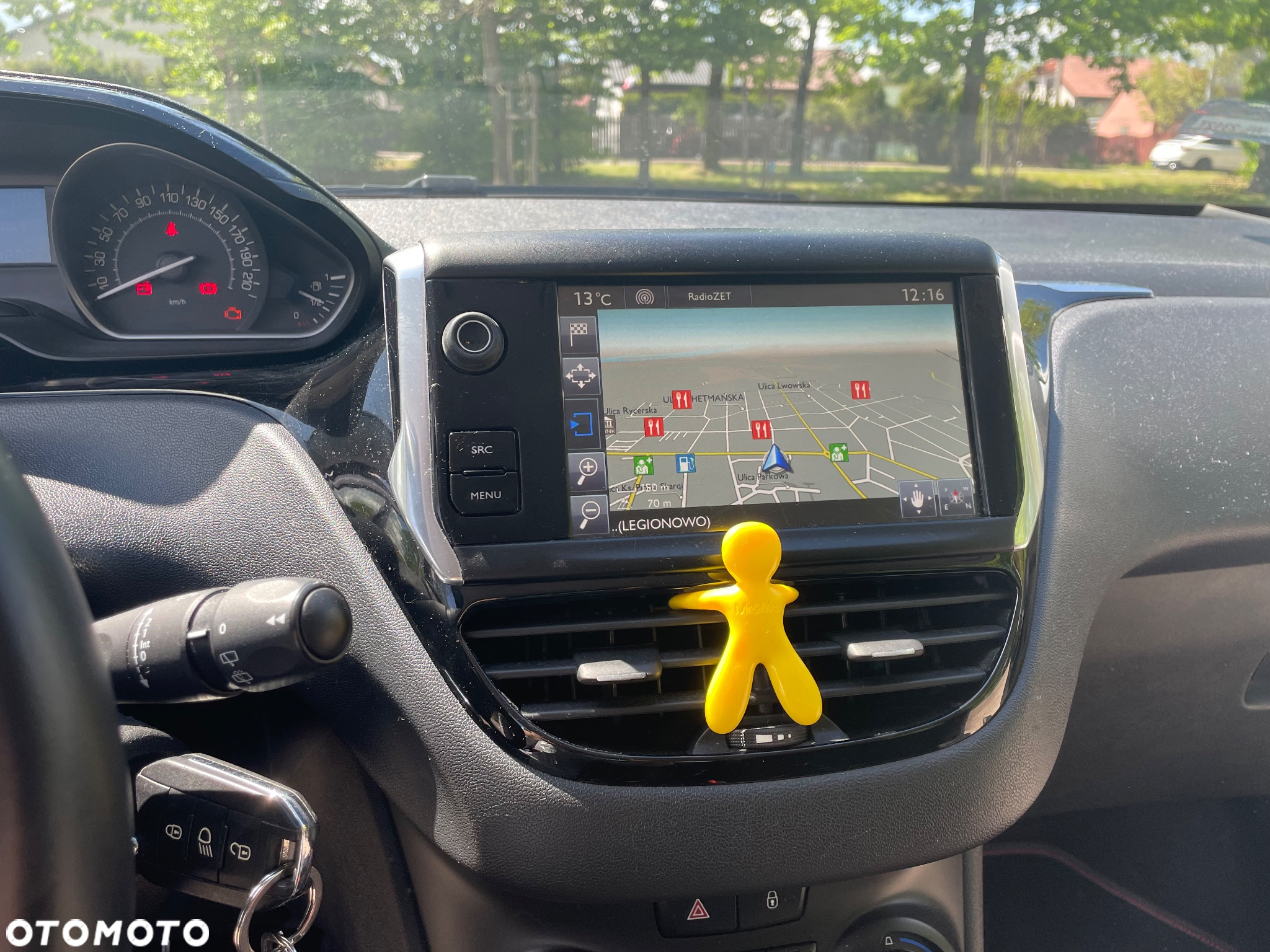 Peugeot 208 - 12