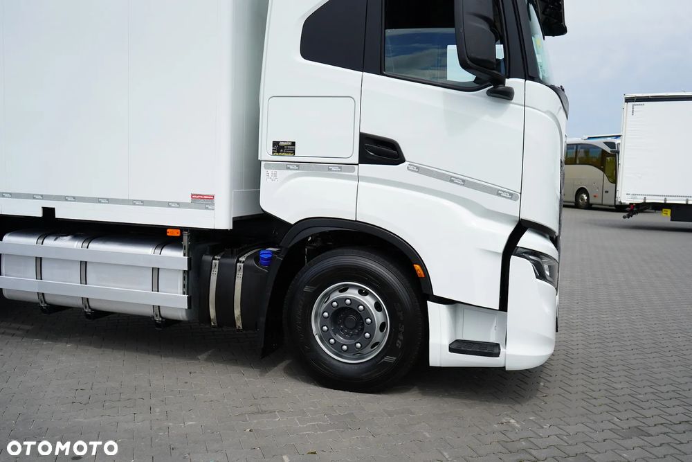 Iveco / S-WAY / 420 / E 6 / KONTENER + WINDA / 22 PALETY / RETARDER / OŚ SKRĘTNA / ROLETA - 25
