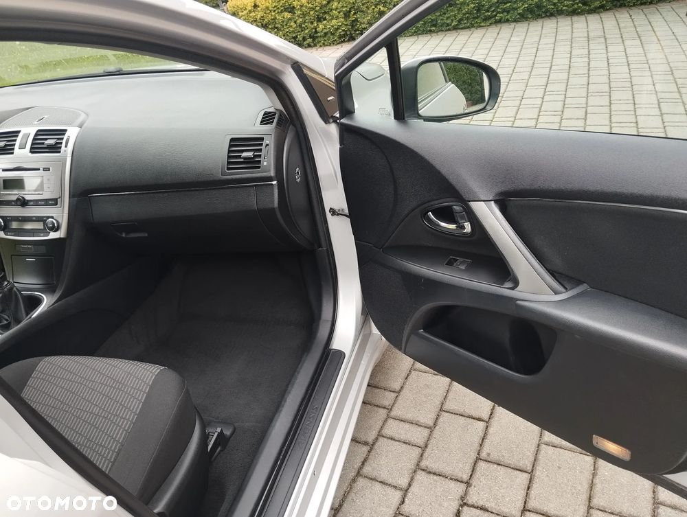 Toyota Avensis - 12