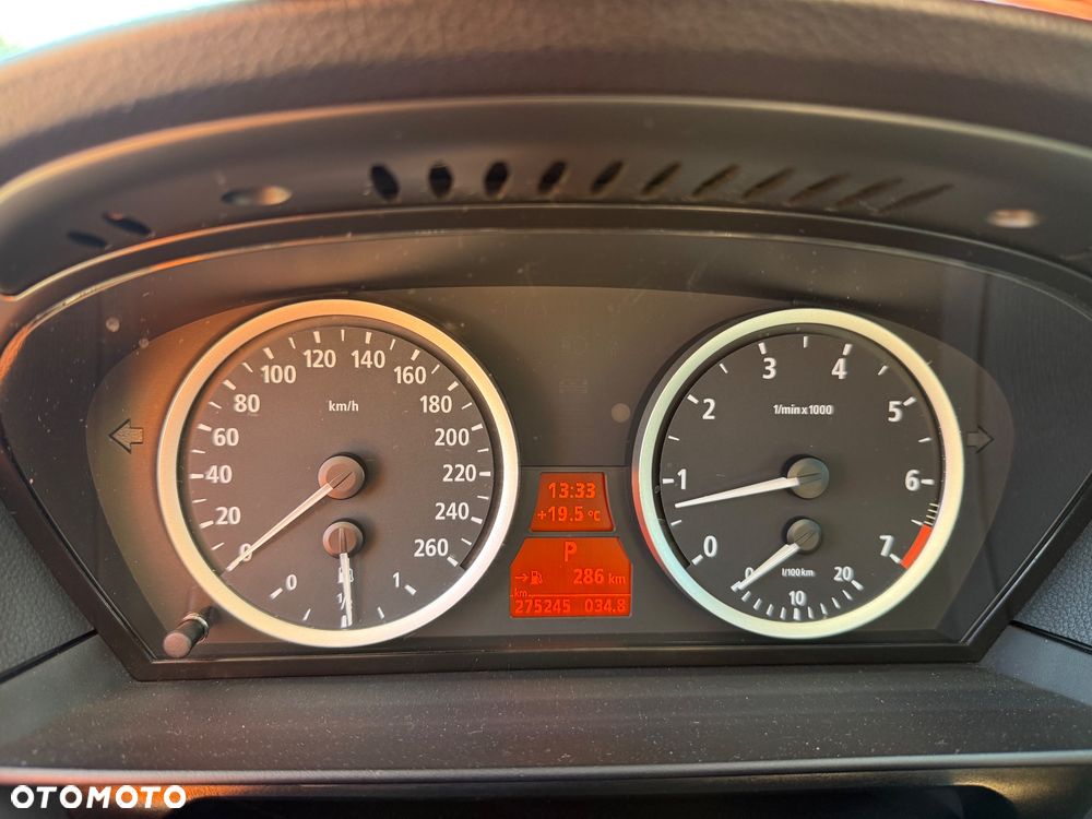 BMW Seria 5 545i - 29