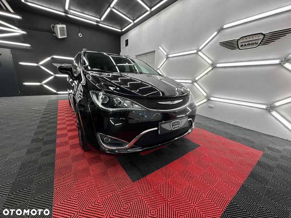 Chrysler Pacifica - 32