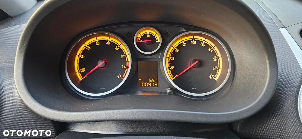 Opel Corsa 1.4 16V 150 Jahre - 12