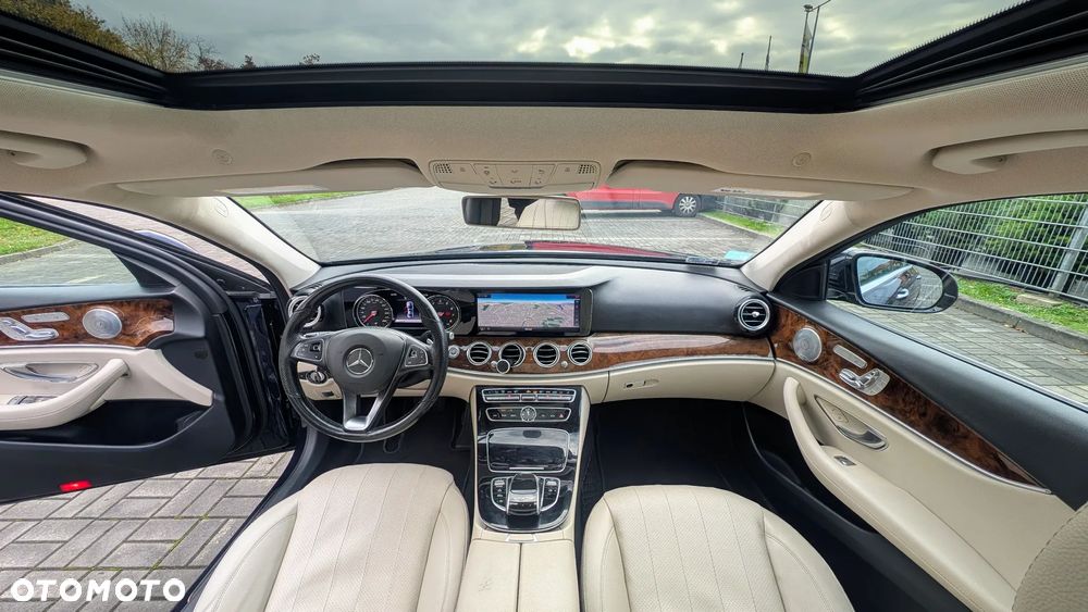 Mercedes-Benz Klasa E 300 9G-TRONIC - 18