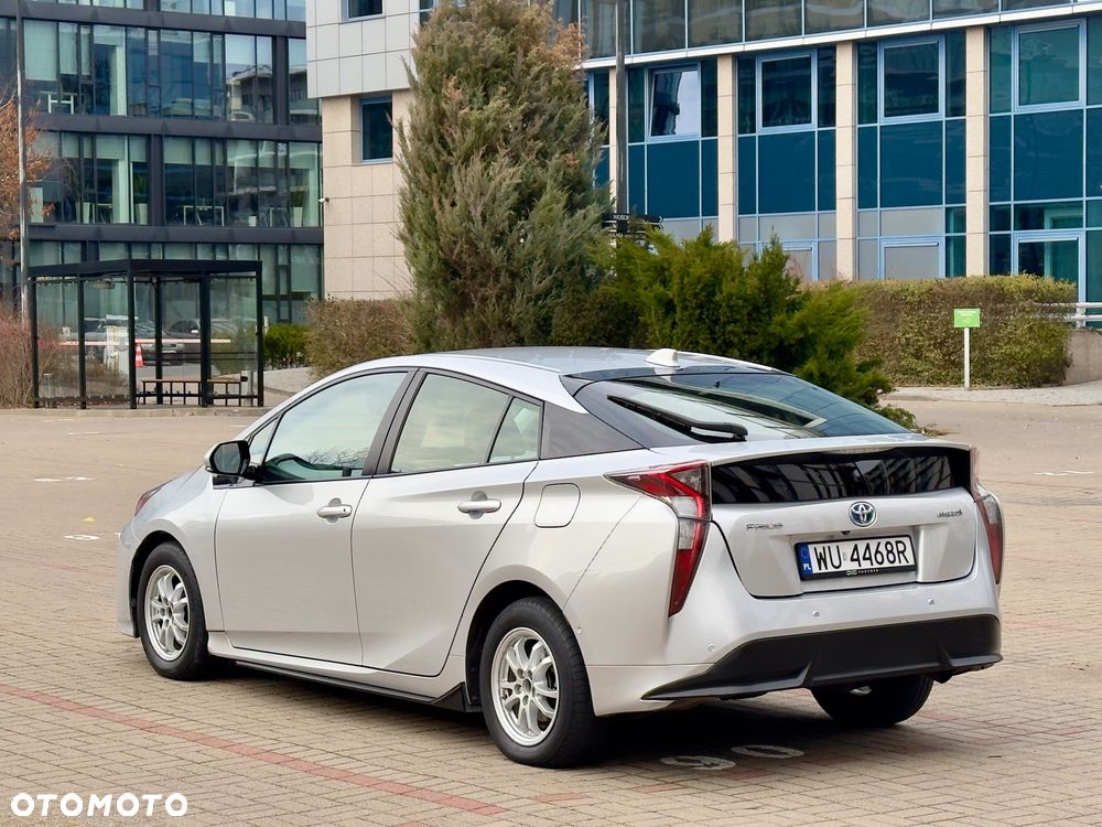 Toyota Prius 1.8 HSD Prestige - 6