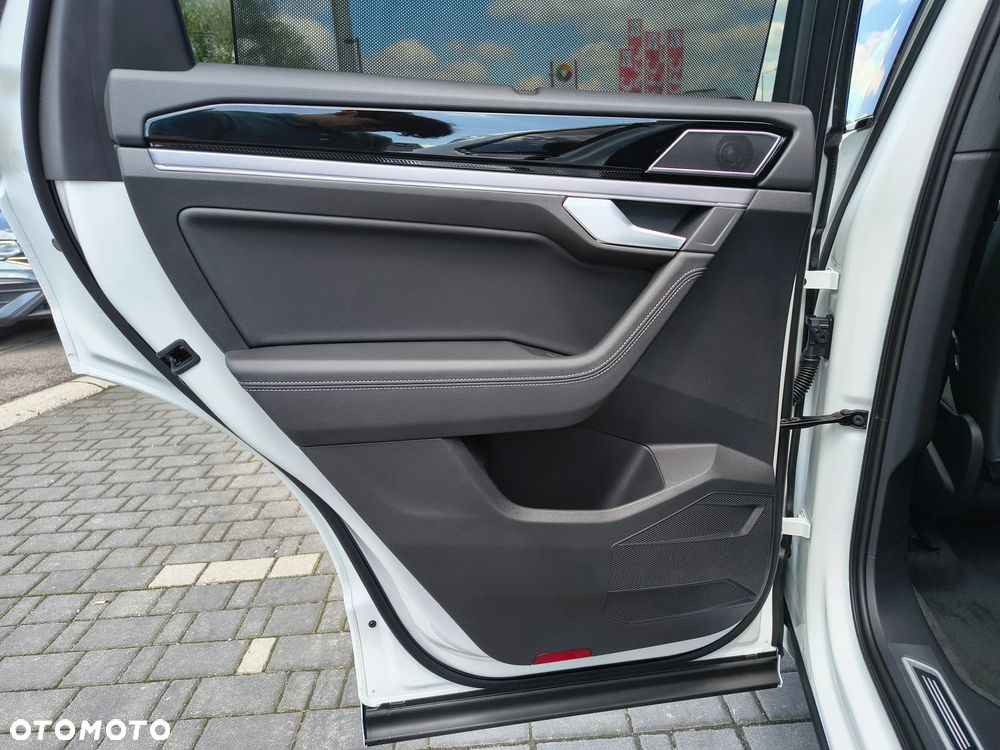 Volkswagen Touareg 3.0 V6 TDI 4Motion R-Line - 13