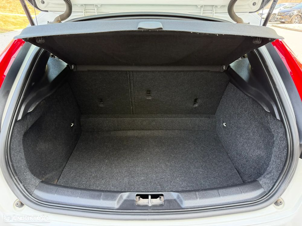 Volvo V40 Cross Country 2.0 D2 Summum - 21