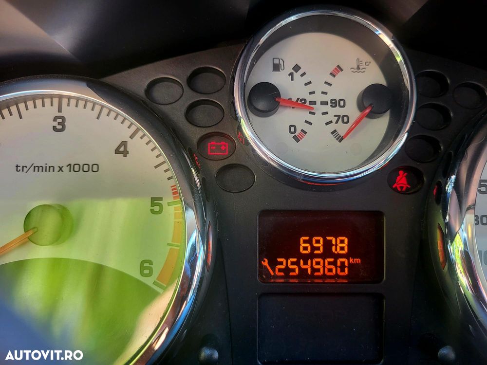 Peugeot 207 1.6 HDI Trendy - 10