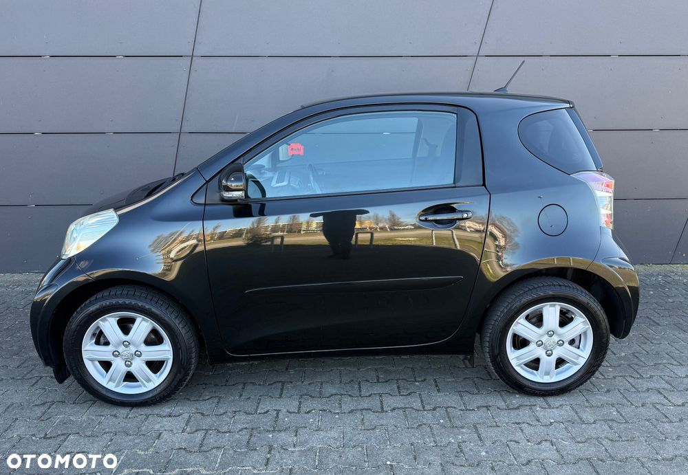 Toyota iQ - 8