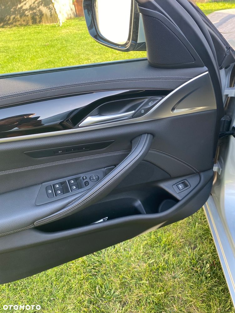 BMW Seria 5 530d Touring Luxury Line - 17