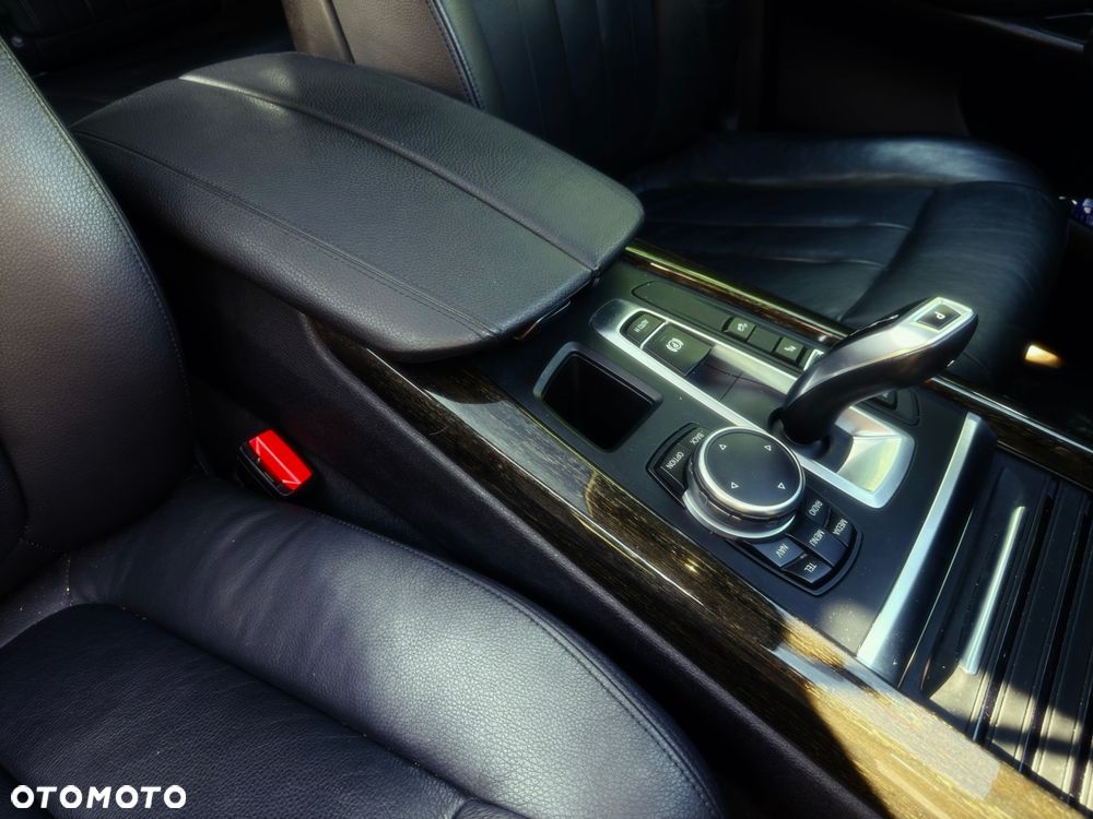 BMW X5 xDrive35i - 12