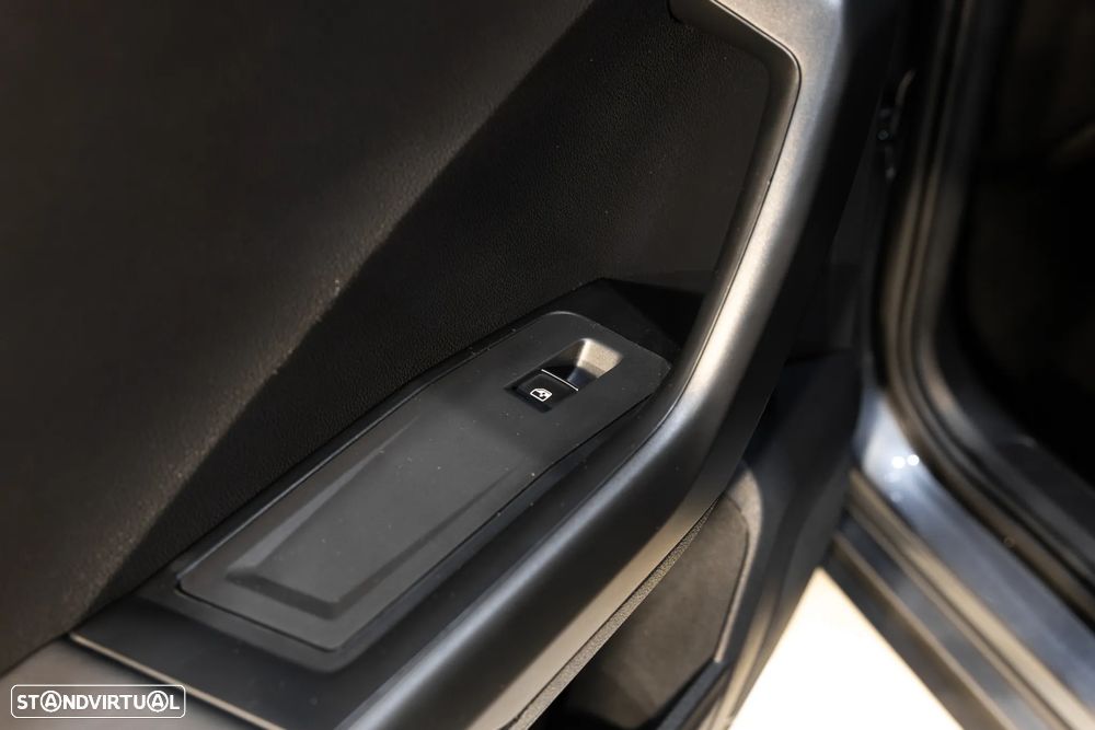 VW T-Roc 2.0 TSI OPF 4MOTION DSG - 23