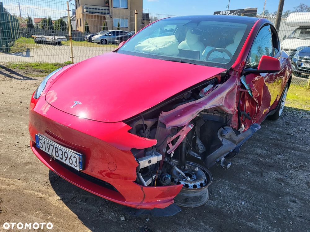 Tesla Model Y - 18