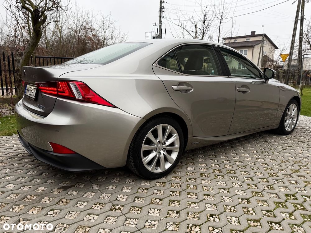 Lexus IS 300h Prestige - 4