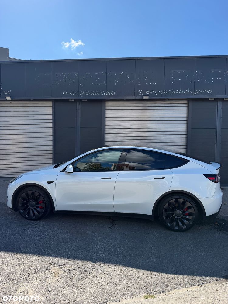 Tesla Model Y Performance AWD - 16