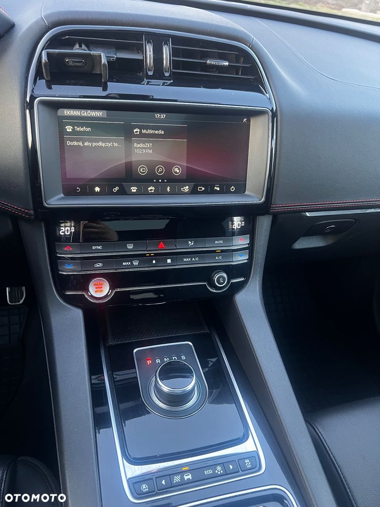 Jaguar F-Pace - 12