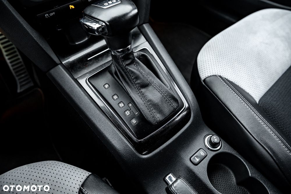 Skoda Octavia 2.0 TDI RS DSG - 32