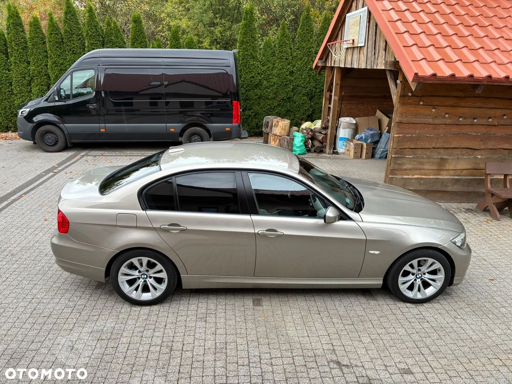 BMW 318I 2009 photo 3
