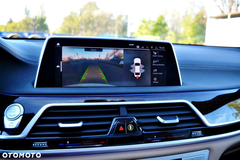 BMW Seria 7 750Li xDrive - 15