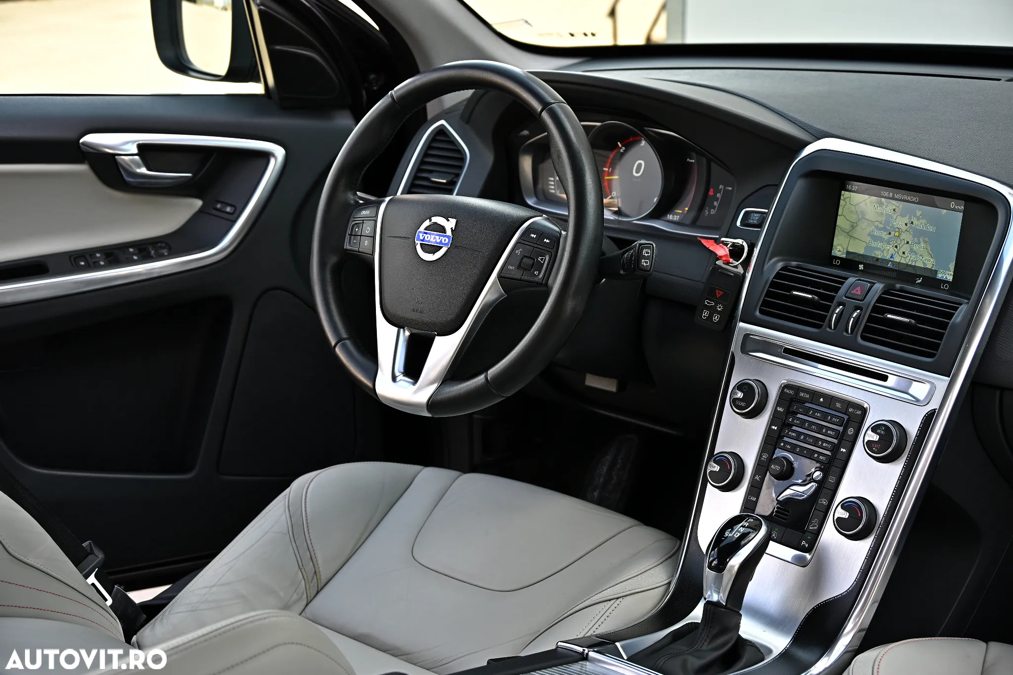 Volvo XC 60 D4 AWD Geartronic Ocean Race - 30