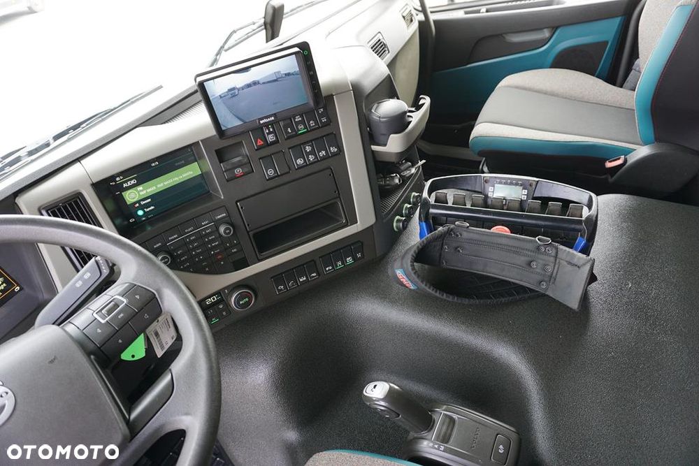 Volvo FM / 500 / 6 X 2 / SKRZYNIOWY + HDS / HMF 3220 K7 / WYS. 18,9 M / OŚ SKRĘTNA - 15