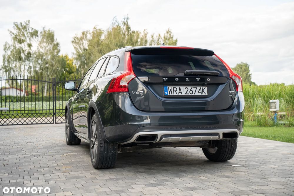 Volvo V60 Cross Country - 8