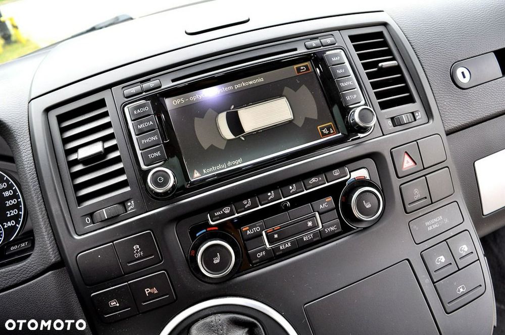 Volkswagen Multivan - 33