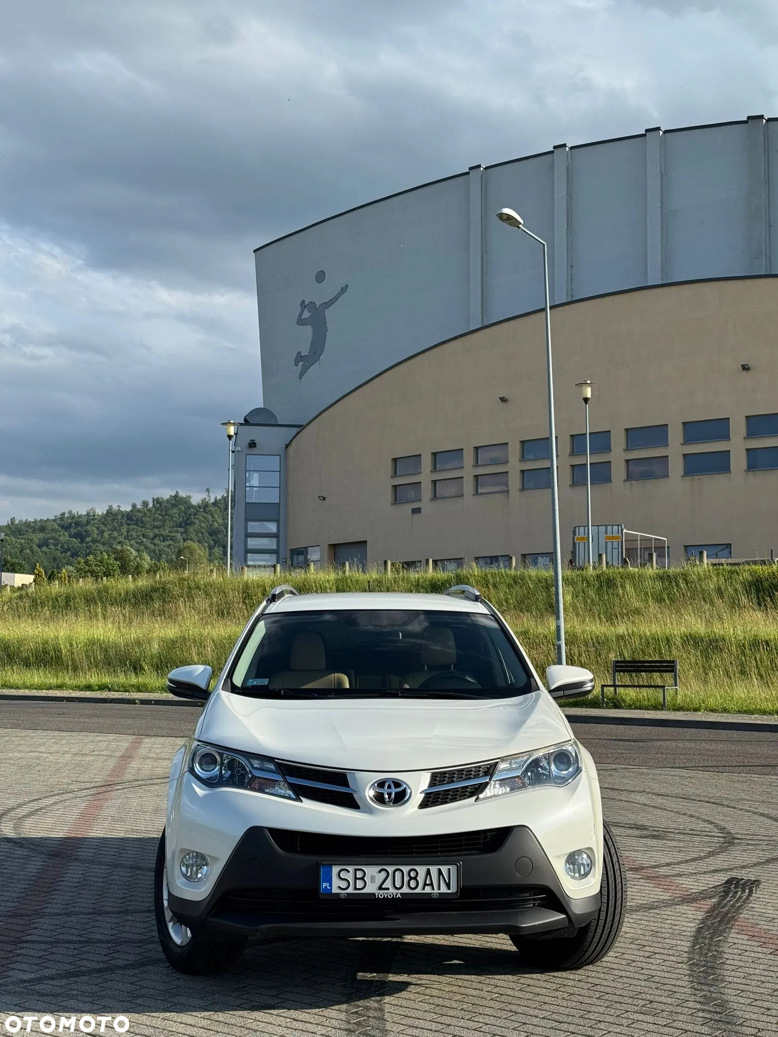 Toyota RAV4 2.5 XLE - 16