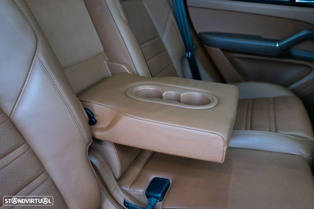 Porsche Cayenne Coupé E-Hybrid - 52