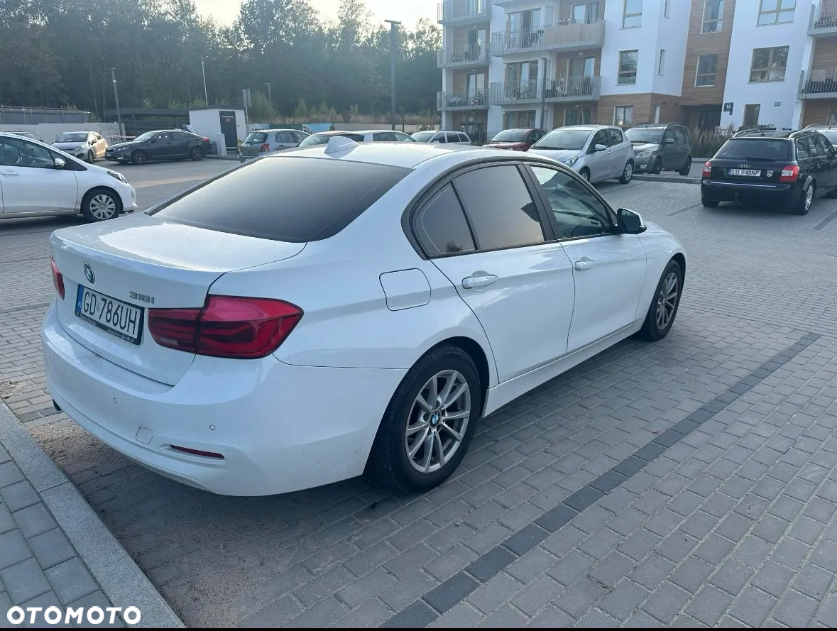 BMW Seria 3 318i - 4