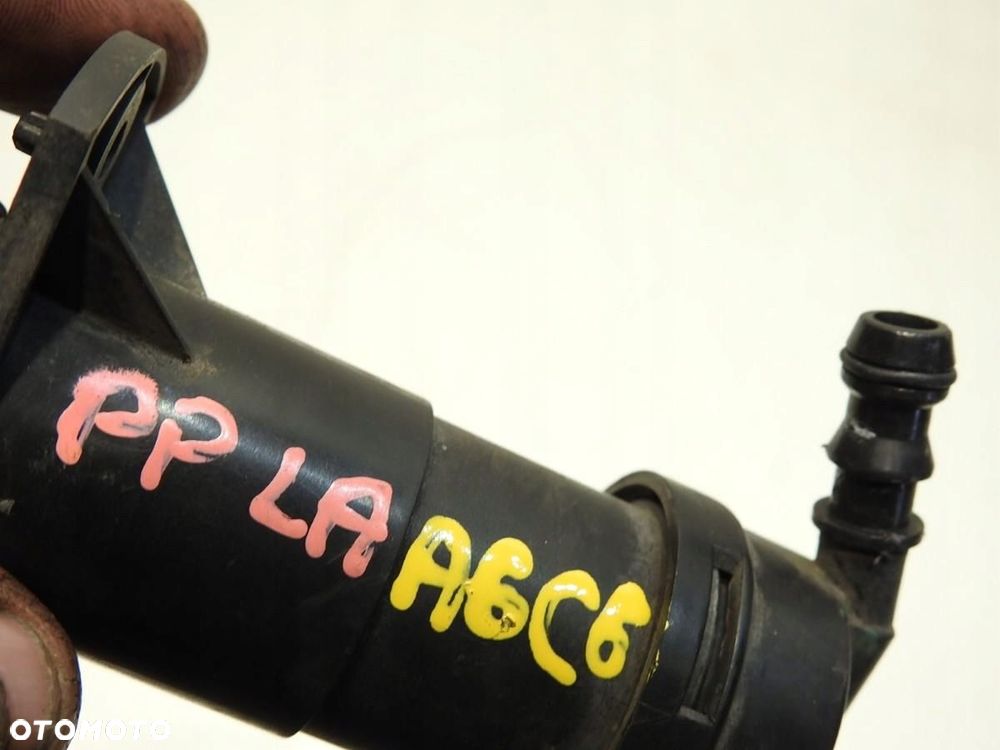 SPRYSKIWACZ LAMPY PRAWY AUDI A6 C6 4F0955102 - 2