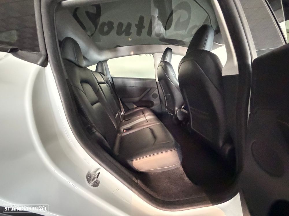 Tesla Model Y - 31