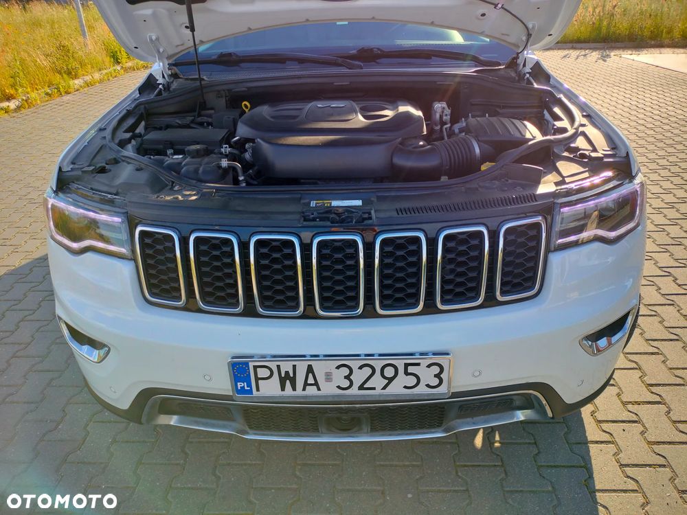 Jeep Grand Cherokee - 16