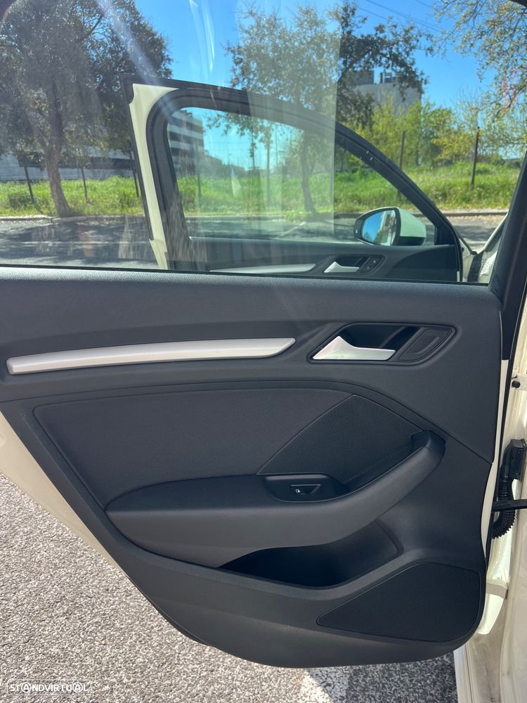 Audi A3 Sportback 1.6 TDI Advance - 9